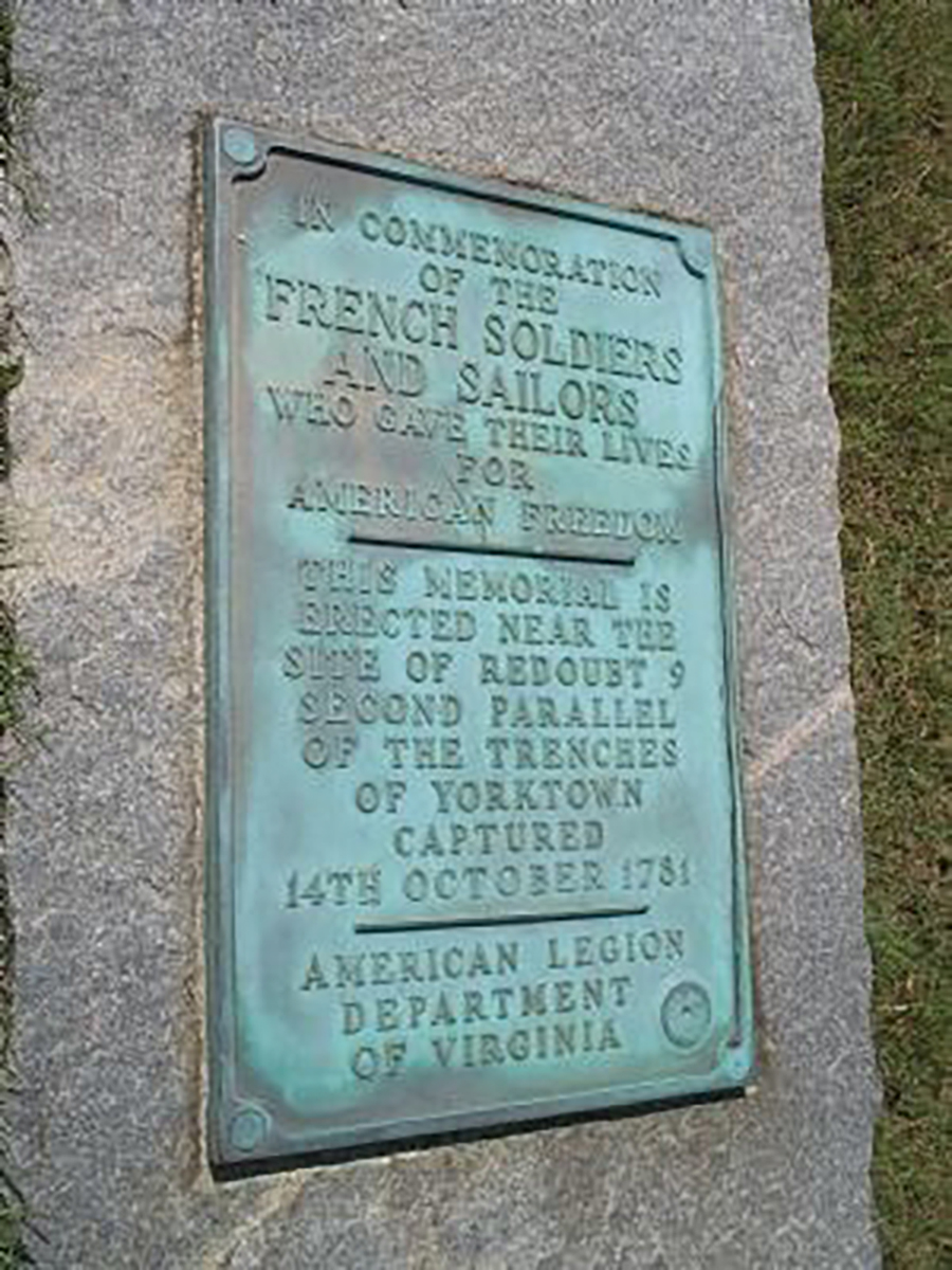 French soldiers and sailors memorial marker, Yorktown. Wikimedia Commons.