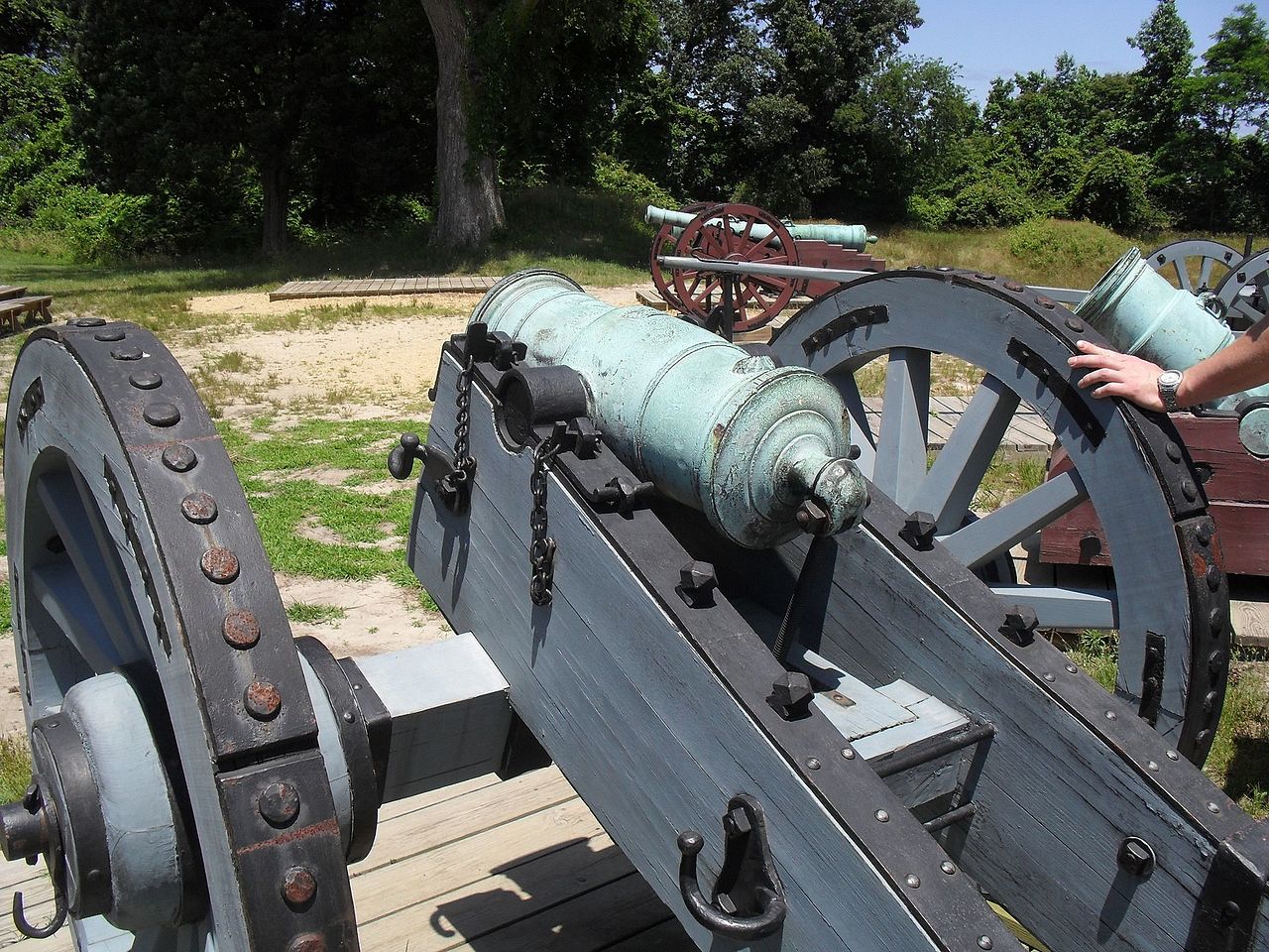 Field gun. Revolutionary War artillery on display at Yorktown Battlefield. Wikimedia Commons.