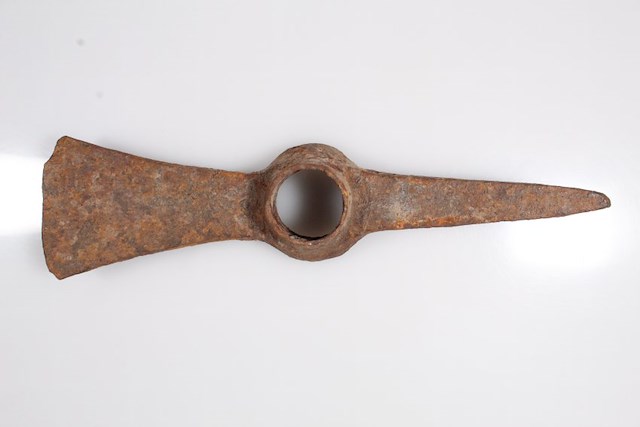 Complete pick mattock. Object ID 2017.B.64.245. Courtesy of The Fort Ticonderoga Museum Collection.