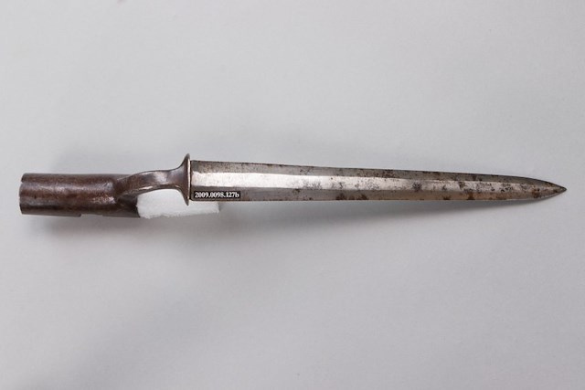 Dutch infantry musket socket bayonet with 9.375″ hexagonal blade, rectangular shank, and three step slot. Object ID 2009.0098.127b. Courtesy of The Fort Ticonderoga Museum Collection.