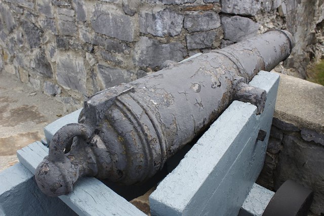 English iron 12-pounder carronade. Because it lacked long range accuracy, the carronade was used during ship-to-ship combat in naval battles which were often fought at close ranges. Object ID 1999.1201. Courtesy of The Fort Ticonderoga Museum Collection.