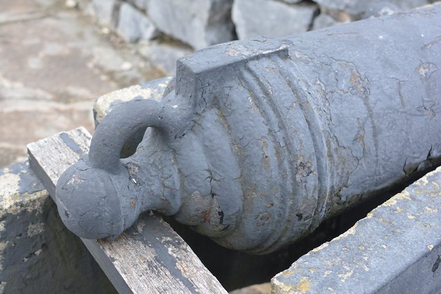 English iron 12-pounder carronade. Because it lacked long range accuracy, the carronade was used during ship-to-ship combat in naval battles which were often fought at close ranges. Object ID 1999.1201. Courtesy of The Fort Ticonderoga Museum Collection.