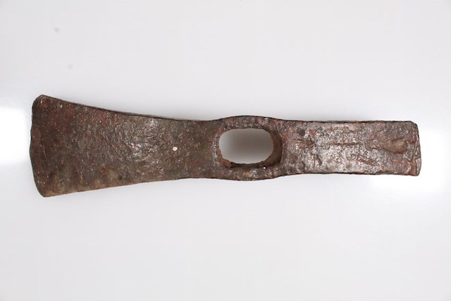 Complete adz. Object ID 2017.B.64.567. Courtesy of The Fort Ticonderoga Museum Collection.