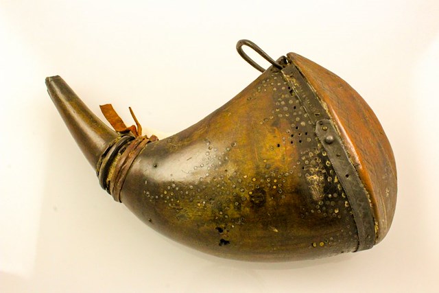 Decorated powder horn. Object ID PH-19. Courtesy of The Fort Ticonderoga Museum Collection.