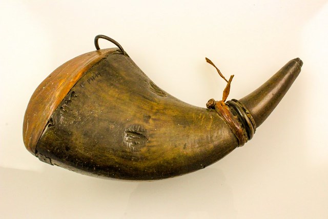 Decorated powder horn. Object ID PH-19. Courtesy of The Fort Ticonderoga Museum Collection.