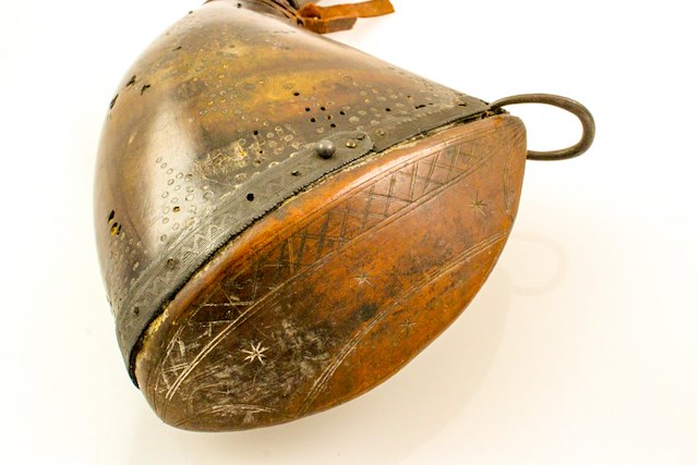 Decorated powder horn. Object ID PH-19. Courtesy of The Fort Ticonderoga Museum Collection.